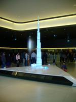 Dubai (Auffahrt zum Burj Khalifa)