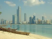 Abu Dhabi (Blick vom Heritage Village auf die Skyline)