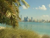 Abu Dhabi (Blick vom Heritage Village auf die Skyline)