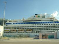 AIDAdiva im Hafen von Abu Dhabi