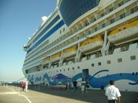 AIDAdiva im Hafen von Abu Dhabi