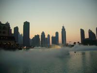 Klang-Wasserspiele der Dubai-Fontäne am Abend