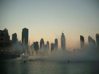 Klang-Wasserspiele der Dubai-Fontäne am Abend