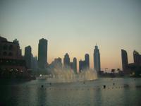 Klang-Wasserspiele der Dubai-Fontäne am Abend