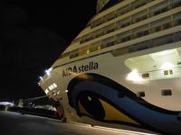 AIDAstella bei Nacht