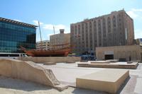 Dubai Museum mit Hotel im Hintergrund