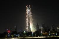Silvester Feuerwerk am Dubai Kanal - Blick auf Burj Khalifa