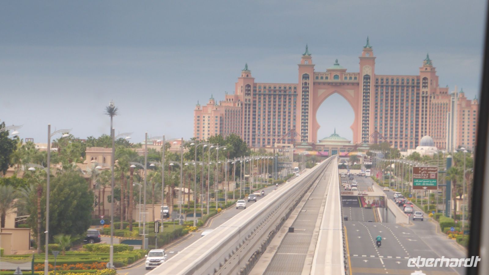 Fahrt mit der Monorail auf Palm Jumairah