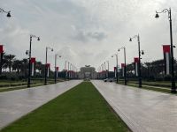 Überraschungsfahrt mit einer Stretchlimousine - Fotostopp am Scheichpalast