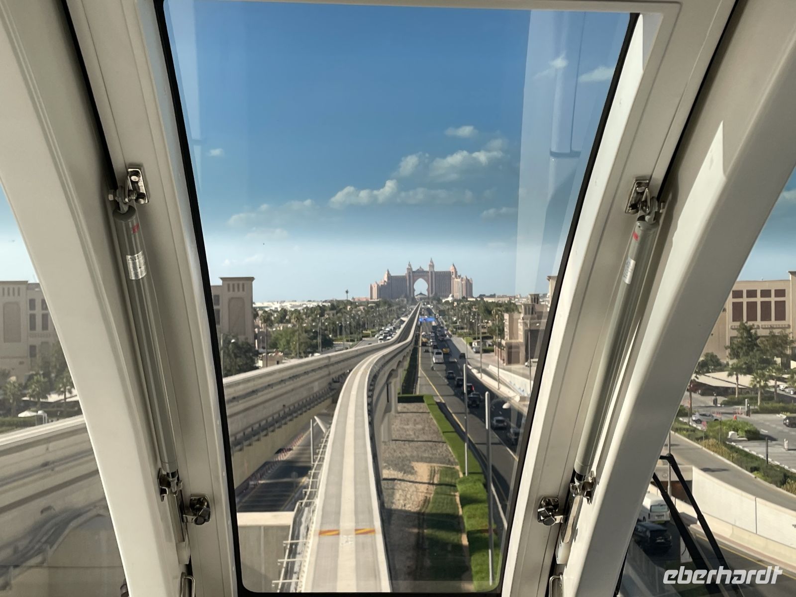 Fahrt mit der Monorail zur Palmeninsel