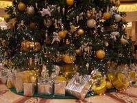 Mit echten Diamanten Colliers behangen!