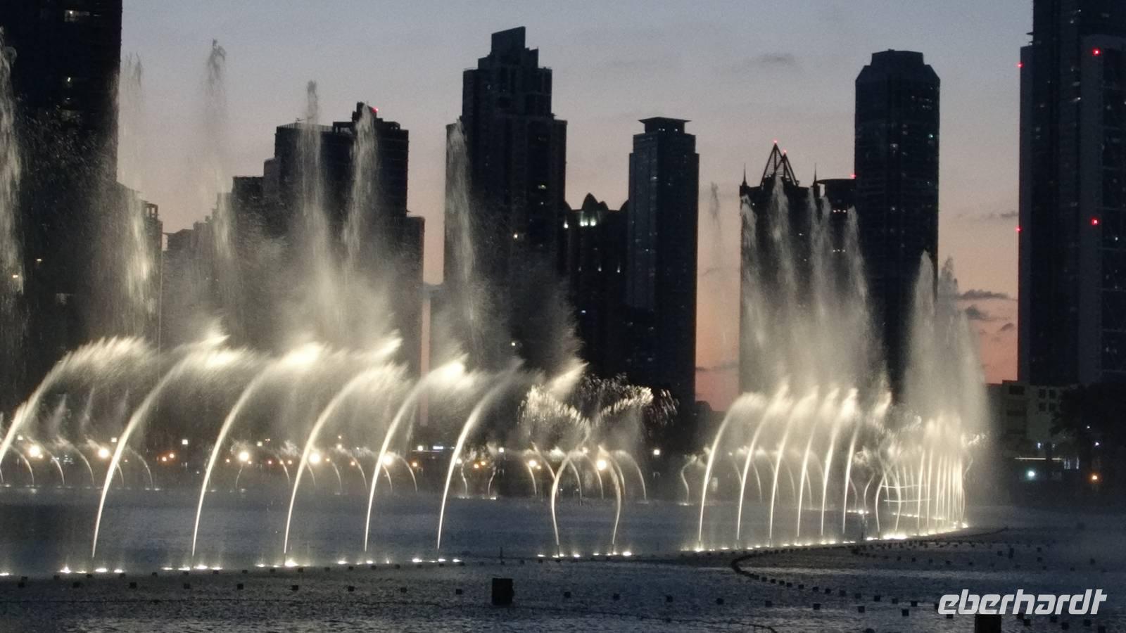 Wasserspiele am Burj Khalifa 
