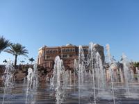 Wasserspiele vor dem Emirates Palace Hotel Abu Dhabi