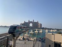 Dubai - Fahrt mit der Monorail auf die Palme