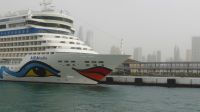 Yachtfahrt - am neuen Kreuzfahrtterminal vor Dubai Marina