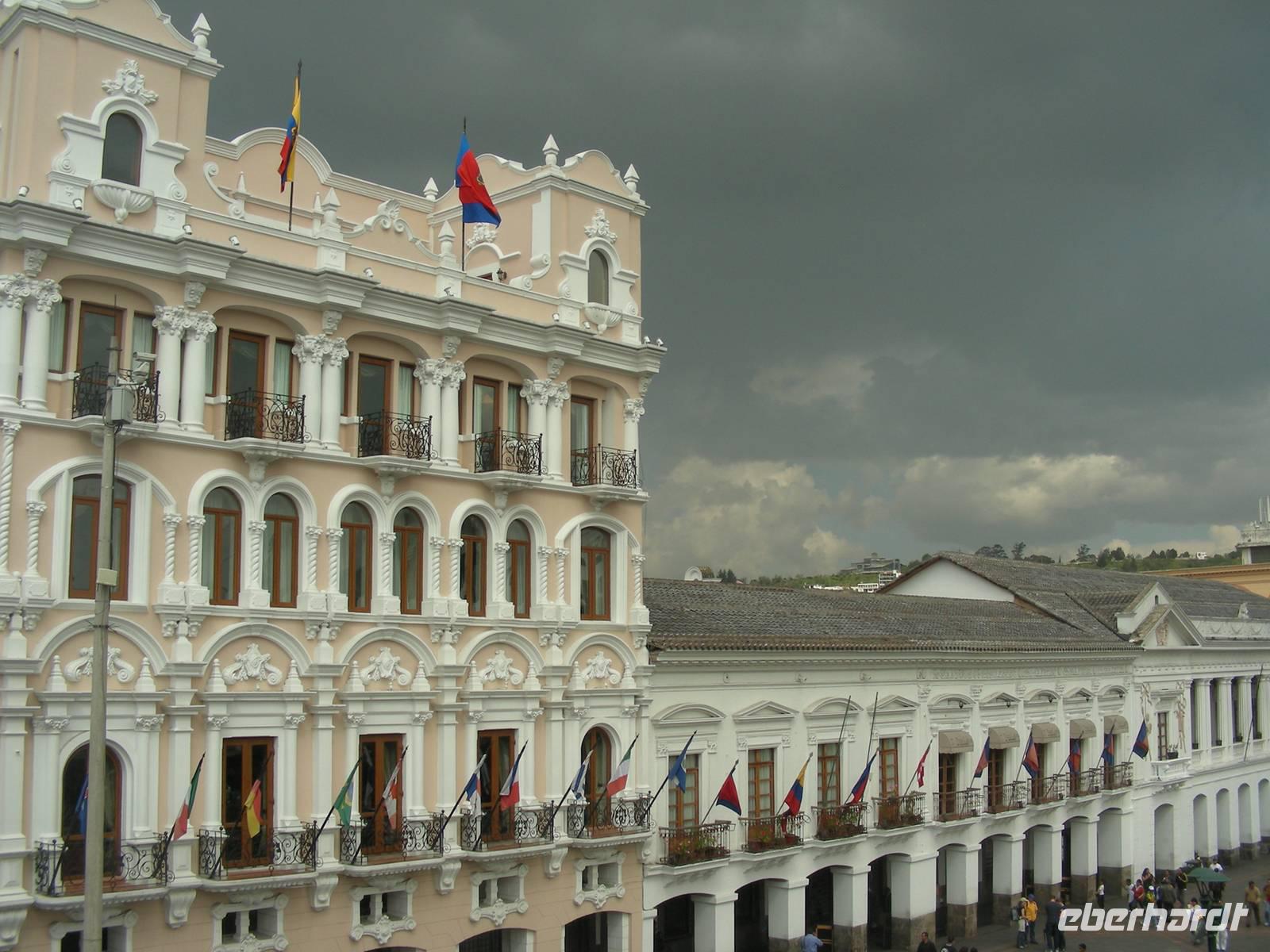 Quito: Das erzbischöfliche Palais und ein Hotel