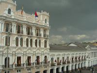 Quito: Das erzbischöfliche Palais und ein Hotel