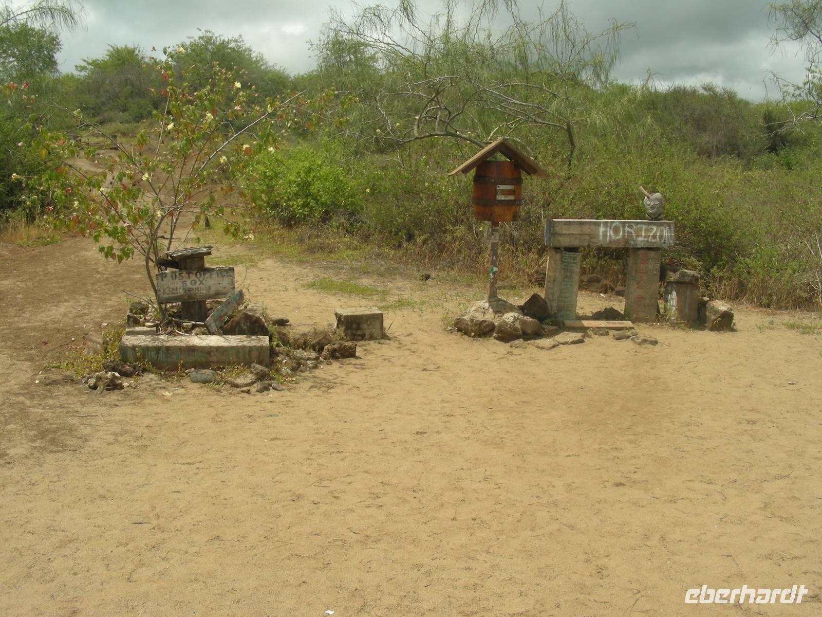 Die Posttonne nach gerade erfolgter Renovierung