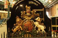 ...hier heißt die Devise: Klotzen und nicht Kleckern!... was ist es wohl.. genau...das königliche Wappen...