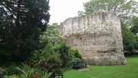 Stadtmauerturm in York auf altem römischen Fundament
