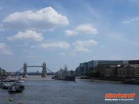 In einer Flugszene sieht man hinter Harry deutlich die Tower-Bridge und die HMS Belfast (rechts)
