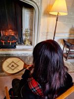 Lacock Abbey. Wappen im Spiegel betrachten