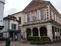 Windsor. Guildhall und schiefes Haus