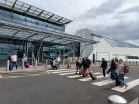 Newcastle Airport. Abschied von den Fluggästen