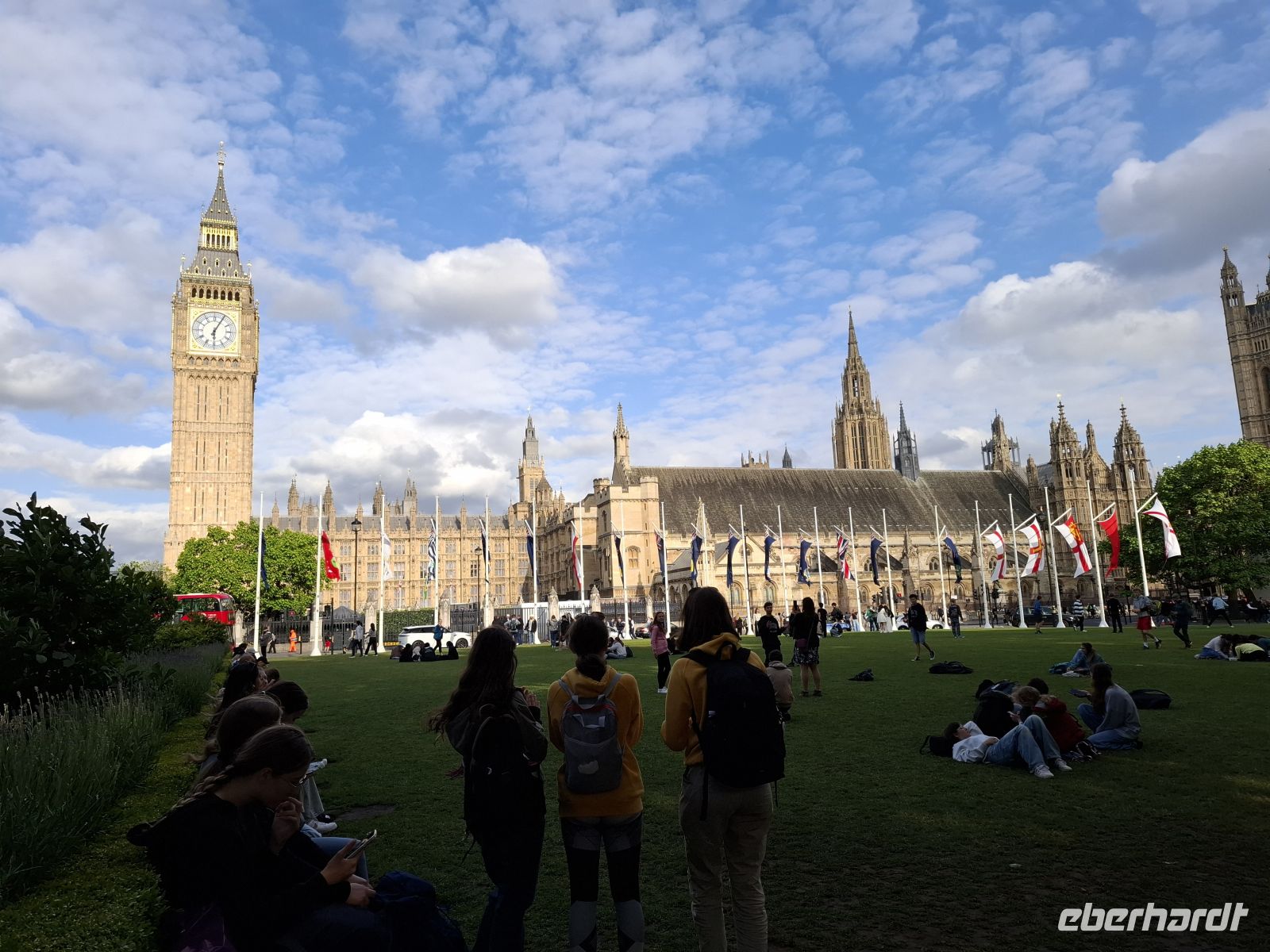 britisches Parlament mit Big Ben vom Parliament Square