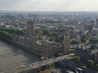 Blick aus dem Riesenrad auf das Parlamentsgebäude
