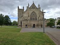 Die vorgesetzte Schirmfassade - Westfassade von Exeter Cathedral