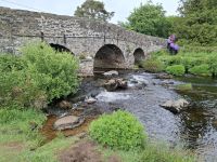 Brücke über den River Dartmitten im Dartmoor