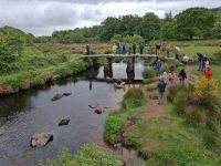Die Clapper-Bridge bei Postbridge stammt aus der Bronzezeit