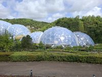 Eden Project - botanischer Versuchsgarten mit verschiedenen Vegetationszonen 