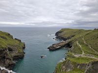 Blick über die zerklüftete Küste von Cornwall