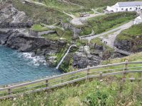 Blick von Tintagel Castle zur Schlucht