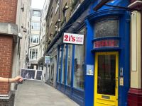 Der Eingang zum tropfenden Kessel