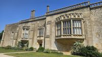 Lacock Abbey &ndash; &copy; Merle Decker (Eberhardt TRAVEL)