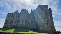 Alwnick Castle &ndash; &copy; Merle Decker (Eberhardt TRAVEL)