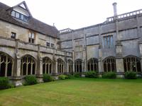 Lacock - Blick in Kreuzgang