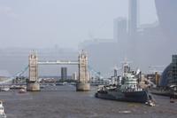 Tower Bridge und die HMS Belfast - hier fliegt Harry auf dem Besen vorbei