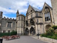 Gloucester. Hinter der Kathedrale