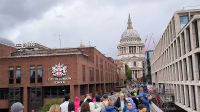 London. Daniel Radcliffs Schule und St. Pauls Cathedral