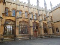 die Divinity School von außen