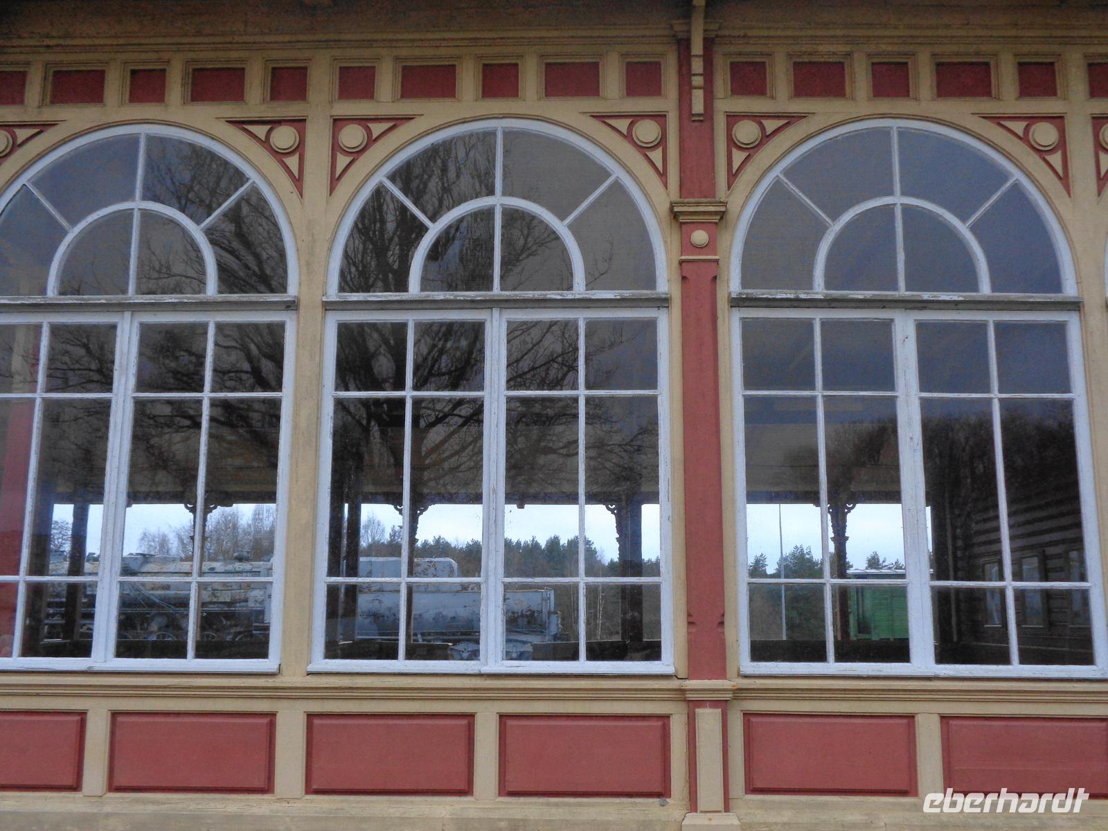 Weihnachten in Estland - historischer Bahnhof von Haapsalu