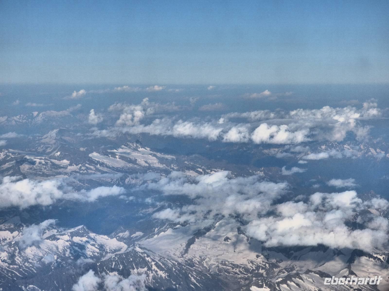 Über den Alpen