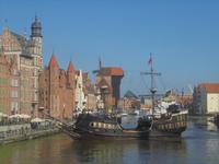 Danzig, Mottlau-Ansicht mit Krantor und hist. Segelschiff