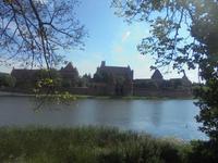 Marienburg, ehemals Sitz des Hochmeisters des Deutschen Ordens, Gesamtansicht über die Nogat