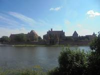 Marienburg, ehemals Sitz des Hochmeisters des Deutschen Ordens, Gesamtansicht über die Nogat