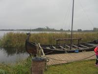 rekonstruiertes Dorf Biskupin an der Bernsteinstraße, Nachbau eines slawischen Bootes